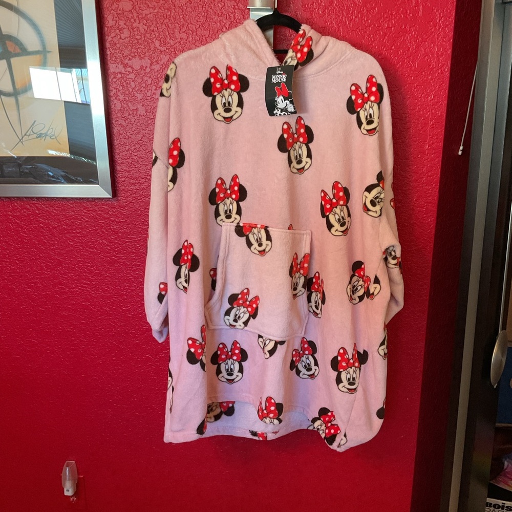 NWT Disney Minnie Mouse long, plush sweatshirt/robe, hooded one size super soft